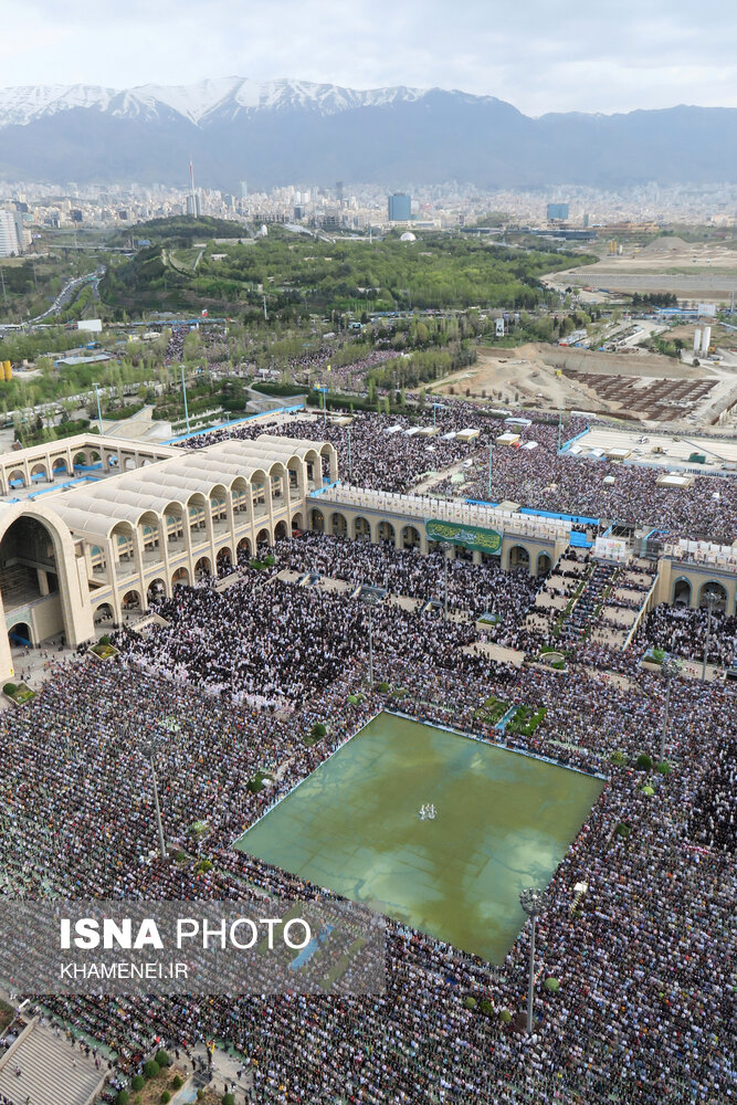 تصاویر هوایی اقامه نماز عید سعید فطر به امامت رهبر انقلاب در مصلی تهران