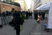 انتظار خبرنگاران مقابل هتل محل برگزاری مذاکرات هسته ای