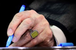 تسلیت رهبر انقلاب برای درگذشت پدر شهیدان جهان‌آرا