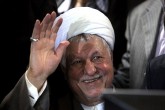 احمدی‌نژادی‌ها خط قرمز نیستند/ فرار عامل اختلاس 160 میلیارد تومانی به کانادا/ هاشمي اسفند مي‌آيد