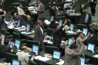 شماری از نمایندگان جلسه مجلس را ترک کردند