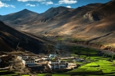 دهکده واقع در کوه های هیمالیا، تبت