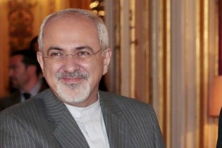 ظریف به همراه خانواده  «امیرکبیر» را تماشا کرد