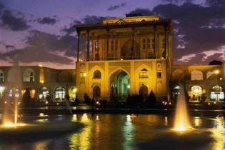 کاش آژانسهای مسافرتی به جای صدور گردشگر به ورود آنها افتخار کنند/ گردشگری جبهه ای علیه ایران هراسی