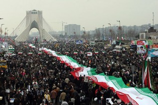 ایستگاه سلامت صلواتی در مسیر راهپیمایی 22 بهمن