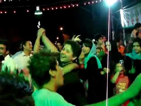 رقص مختلط خیابانی در اردبیل /فشار برای قطع اینترنت در آستانه انتخابات/ تشریح درگیری دیروز در سوسنگرد