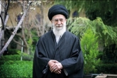 مراسم نماز بر پیکر آیت الله طبسی به امامت رهبر انقلاب