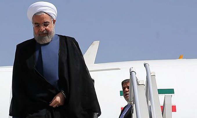 استقبال از روحانی با شلیک 21 گلوله توپ