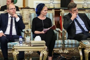 ترکیب عجیب هیئت خارجی/نظر زنگنه درباره دختران و دانشگاه نفت/اخراج از هواپیما برای ان شاءالله