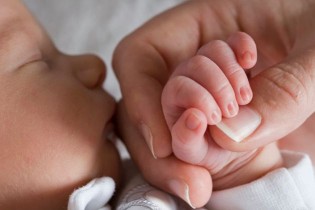 جنینی چند روز پس از مرگ مادر زنده به دنیا آمد