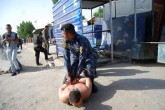 تصاویر/دستگیری عامل انتحاری پیش از انفجار  <img src="/images/picture_icon.gif" width="16" height="13" border="0" align="top">