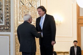 ظریف با وزیر  امور خارجه هلند گفتگو کرد