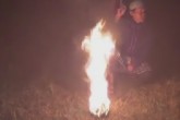 فیلم/ فوتبال با توپ آتشین سرگرمی جوانان اندونزی
