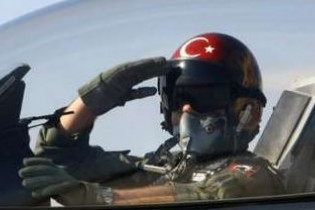 خلبان جنگی مشهور ترکیه در بین کودتاچیان بود