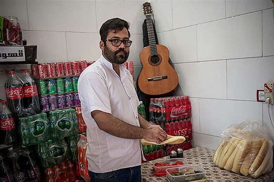 علیرضا/ تحصیلات: کارشناس امداد و نجات آتش نشانی| شغل: کارگر فست فود