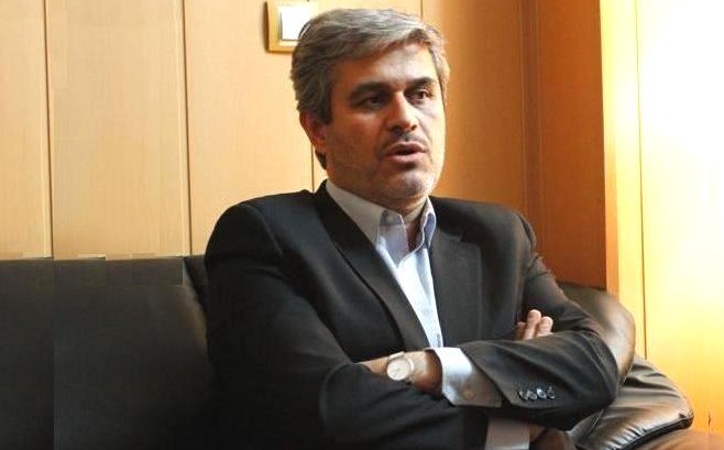 تاج‌گردون:‌ بازگشت‌ احمدی‌نژاد‌ بازی‌ سیاسی‌ است
