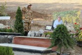 فيلم/ احترام نظامي دختري بر سر مزار كيارستمي <img src="/images/video_icon.gif" width="16" height="13" border="0" align="top"> فيلم/ احترام نظامي دختري بر سر مزار كيارستمي <img src="/images/video_icon.gif" width="16" height="13" border="0" align="top">