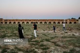 تصاویر/ پیاده روی در خشکی زاینده رود  <img src="/images/picture_icon.gif" width="16" height="13" border="0" align="top">