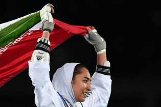 مجمع زنان اصلاح‌طلب به کیمیا علیزاده تبریک گفتند