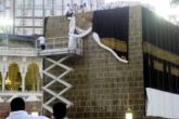 پرده خانه کعبه در روز عرفه تعویض شد