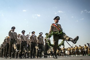 رژه بزرگ نیروهای مسلح در تهران آغاز شد