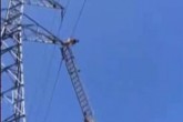 فیلم/ خودکشی از بالای دکل برق(+18) <img src="/images/video_icon.gif" width="16" height="13" border="0" align="top"> فیلم/ خودکشی از بالای دکل برق(+18) <img src="/images/video_icon.gif" width="16" height="13" border="0" align="top">