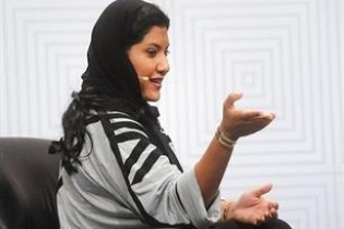 اجبار شاهزاده سعودی در بوسیدن پایش