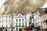 تصاویر/ قدیمی ترین هتل انگلیس در آتش سوخت
