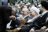 رفسنجانی: دستبوسی متملقانه گناه بزرگی است