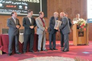 اعطاي نشان مديريت برتر به روابط‌عمومي بانك صادرات