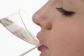 روش صحیح خوردن آب در طول شبانه روز