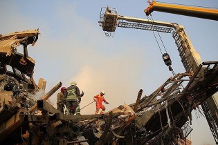 حضور روحانی در محل حادثه پلاسکو و دادن دستورات لازم