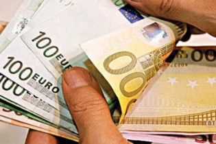 دلار امروز به زیر ۳۸۰۰ تومان رسید