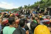 فیلم/اعتراض معدنچی ها به رییس جمهور  <img src="/images/video_icon.gif" width="16" height="13" border="0" align="top">