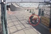 فیلم /صحنه بحث برانگیز فیلم ورود تروریستها به حرم امام  <img src="/images/video_icon.gif" width="16" height="13" border="0" align="top">