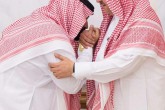 فیلم/ لحظه بیعت «محمد بن نایف» با «محمد بن سلمان»  <img src="/images/video_icon.gif" width="16" height="13" border="0" align="top">