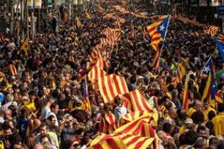 افزایش فشار بر رهبر کاتالونیا برای لغو همه‌پرسی