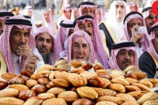 مفتیان عربستان درباره خوردن آجیل در نوروز فتوای خنده داری صادر کردند