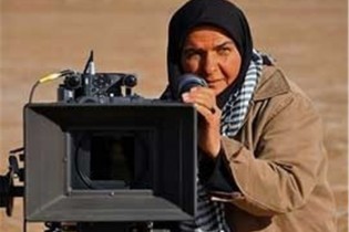 قرار نیست در فیلمهای انقلاب حتما نماد مرد و زن با ظاهر انقلابی به تصویر کشیده‌شوند