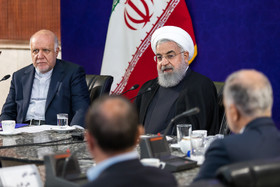 حسن روحانی رئیس‌جمهور و بیژن نامدار زنگنه، وزیر نفت در جلسه‌ای با موضوع نفت، گاز، پالایش و پتروشیمی ایران با حضور فعالان بخش خصوصی حوزه نفت