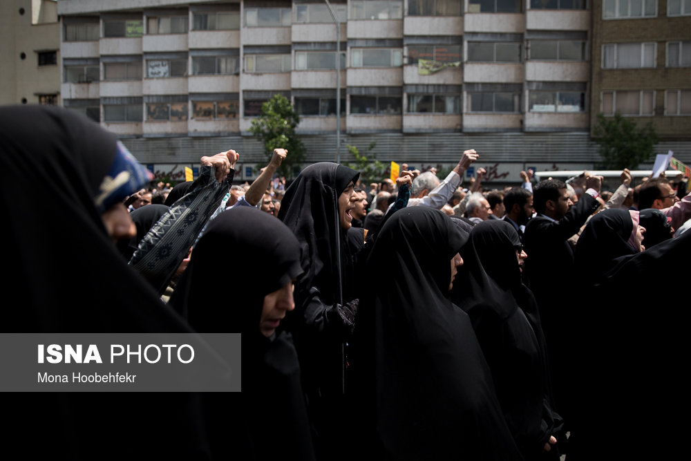 راهپیمایی نمازگزاران نماز جمعه در واکنش به خروج آمریکا از برجام