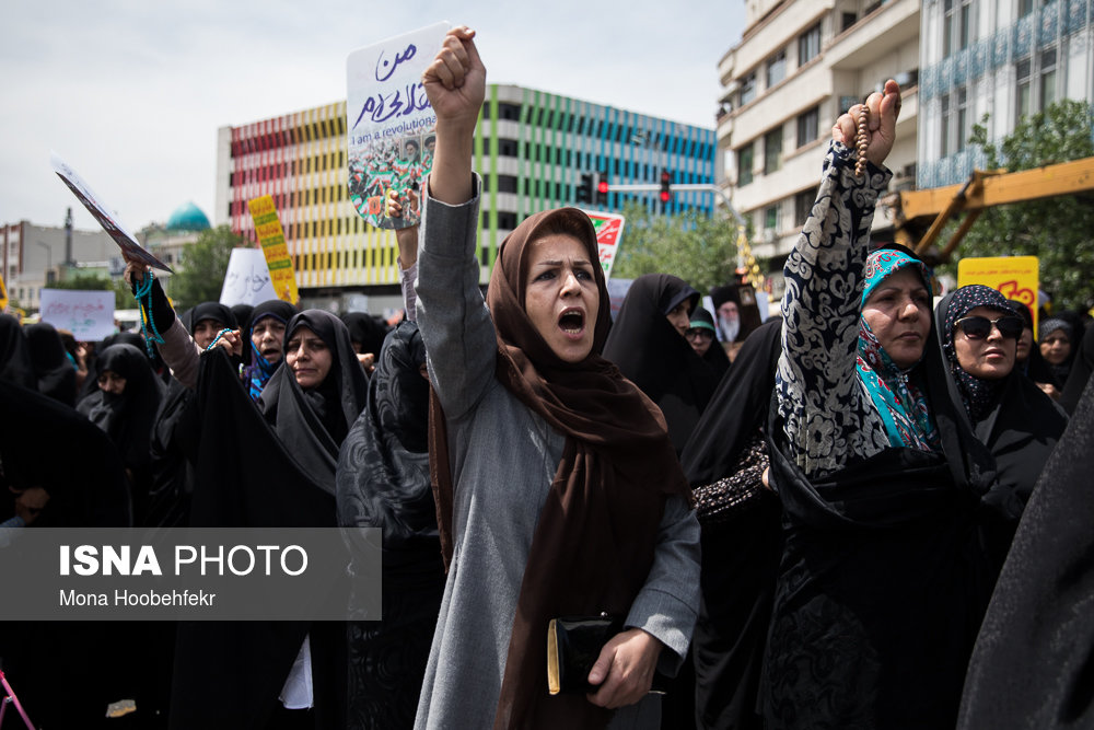 راهپیمایی نمازگزاران نماز جمعه در واکنش به خروج آمریکا از برجام