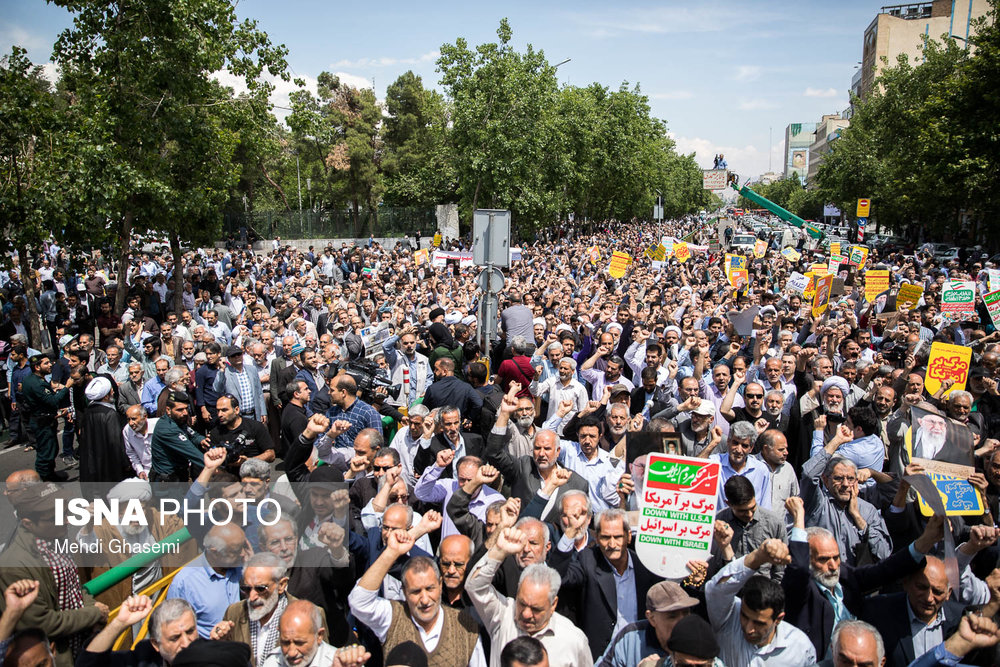 راهپیمایی نمازگزاران نماز جمعه در واکنش به خروج آمریکا از برجام