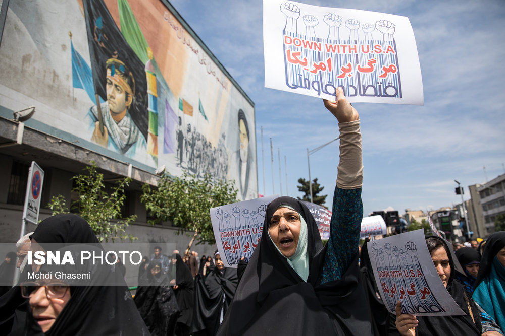 راهپیمایی نمازگزاران نماز جمعه در واکنش به خروج آمریکا از برجام