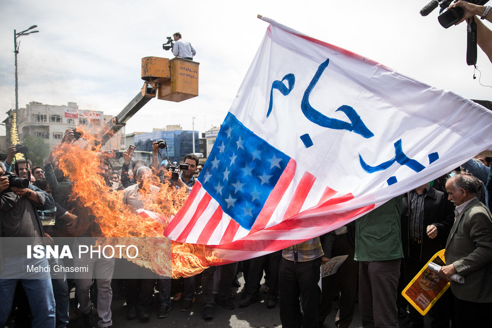 راهپیمایی نمازگزاران نماز جمعه در واکنش به خروج آمریکا از برجام