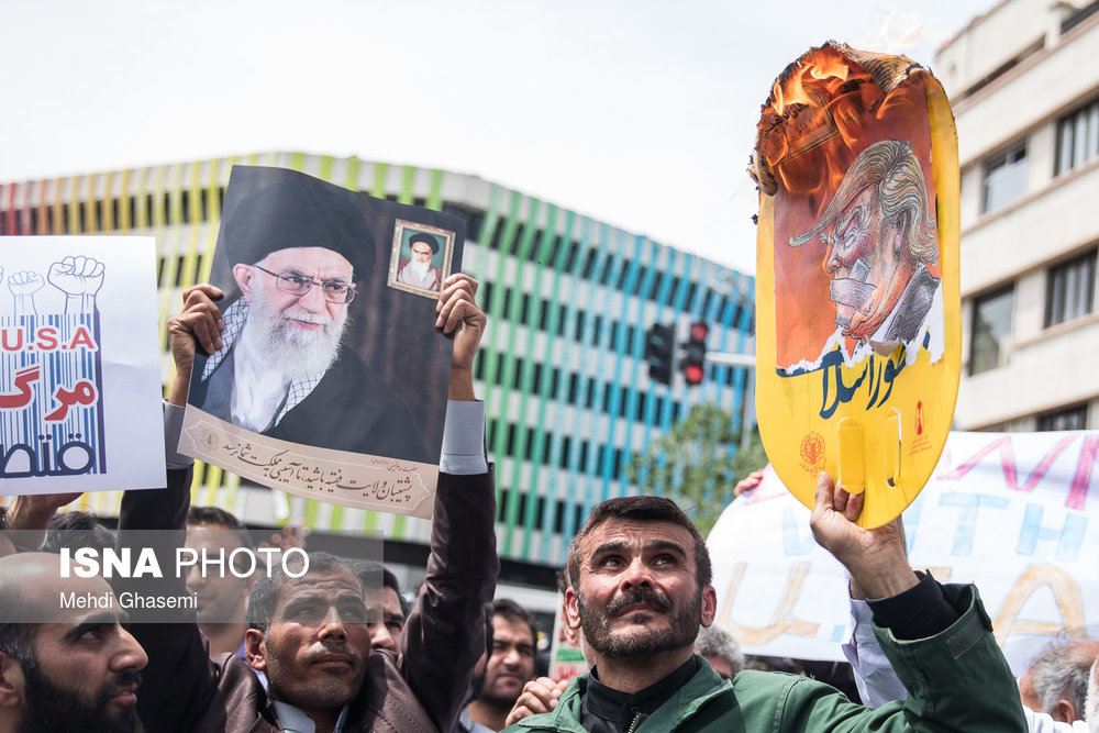 راهپیمایی نمازگزاران نماز جمعه در واکنش به خروج آمریکا از برجام