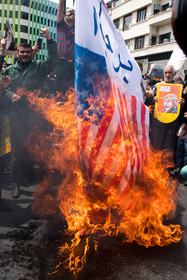 راهپیمایی نمازگزاران نماز جمعه در واکنش به خروج آمریکا از برجام