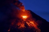 فیلم/ فوران مواد مذاب آتش فشانی در هاوایی