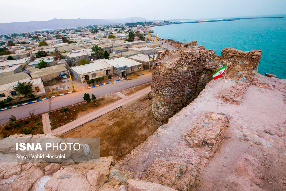 نمای شهر هرمزگان از روی دیوار جنوبی«قلعه پرتغالی‌ها»