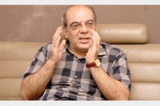 عباس عبدی: وجود دست‌های پشت پرده در تشدید مخالفت با FATF